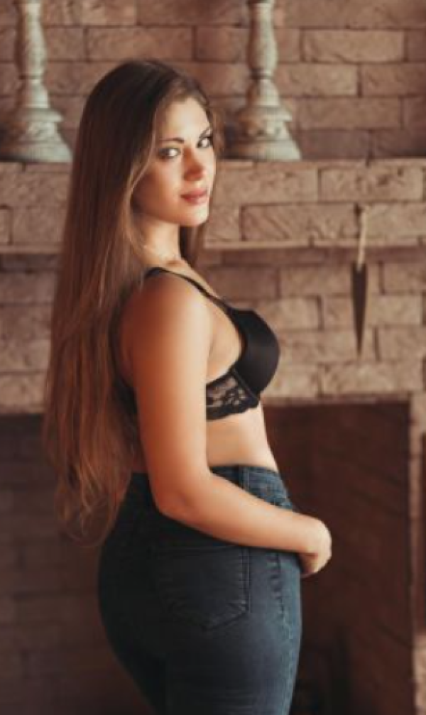 Invite Cyprus outcall escort Stefani (Limassol) to your flat or hotel room